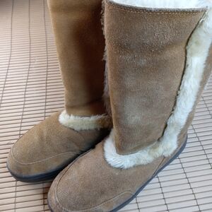 UGG Australia Sundance II 5325 Chestnut Sheepskin Winter Boots Womens Sz 8M. A1p